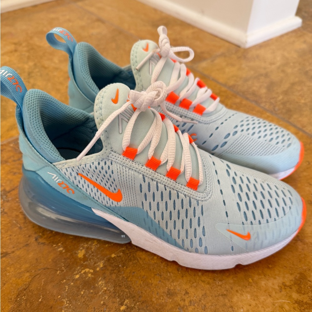 Nike Air Max 270’ Youth Size 5Y
